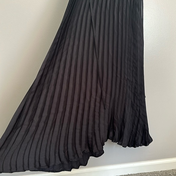 Banana Republic Halter Pleated Maxi Dress - Picture 7 of 7